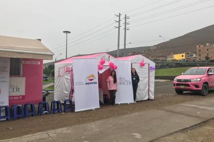 Michelle Pieters (right) and Katherine Melgar, a study coordinator and local collaborator, stand next to the tents in Ventanilla district, Callao, Peru where they recruit women and interview them on their knowledge, attitudes and practices regarding cervical cancer screening.