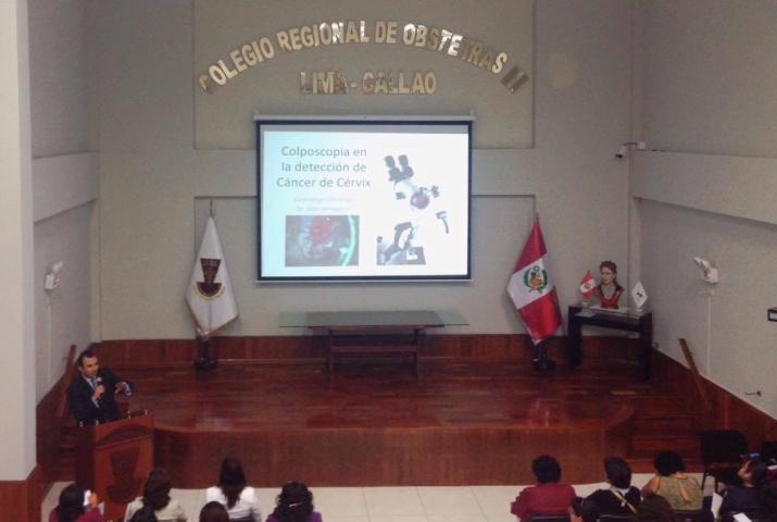 Dr. Venegas speaks at the Colegio Regional de Obstetras